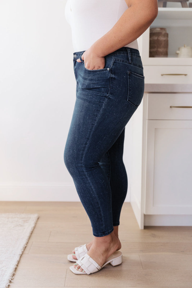 Judy Blue  Mid-Rise Relaxed Fit Mineral Wash Jeans